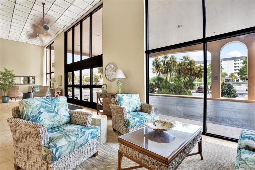 En Venta: $349,000 (2 camas, 2 baños, 975 Pies cuadrados)