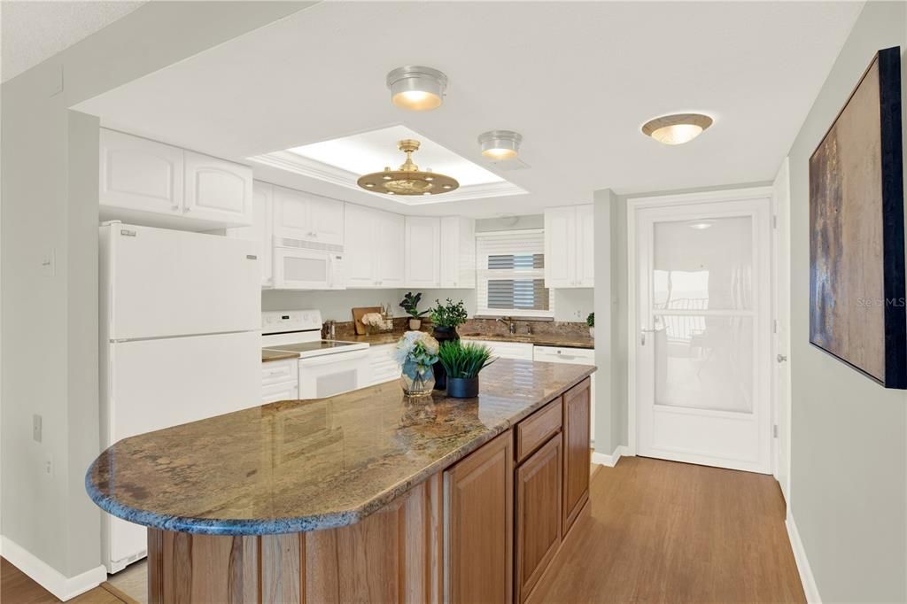 En Venta: $349,000 (2 camas, 2 baños, 975 Pies cuadrados)