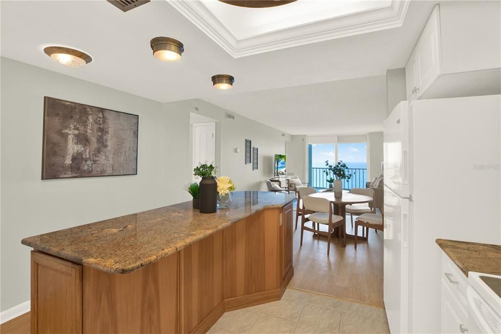 En Venta: $349,000 (2 camas, 2 baños, 975 Pies cuadrados)