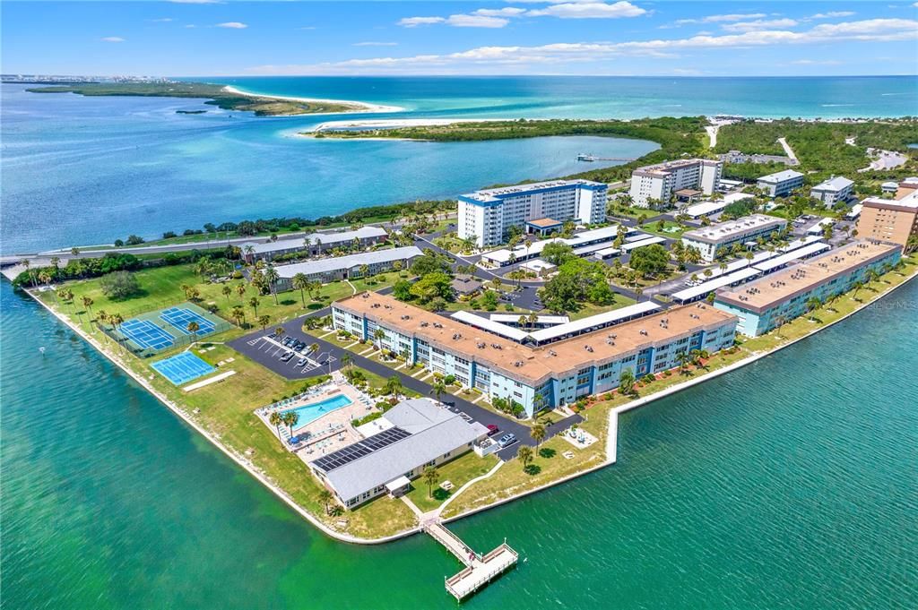 En Venta: $349,000 (2 camas, 2 baños, 975 Pies cuadrados)