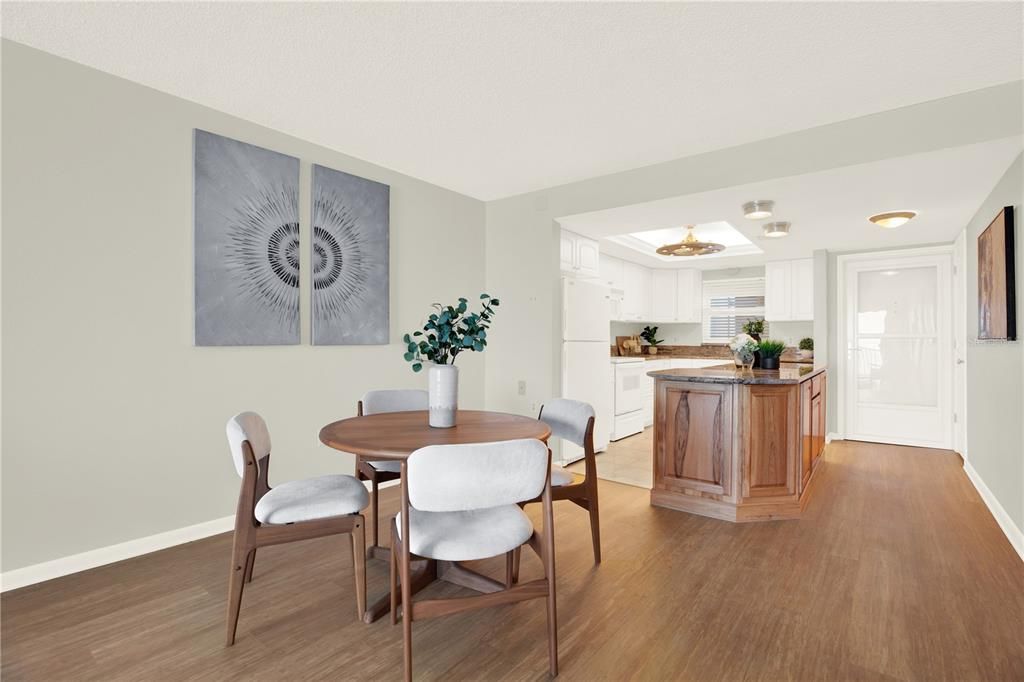 En Venta: $349,000 (2 camas, 2 baños, 975 Pies cuadrados)