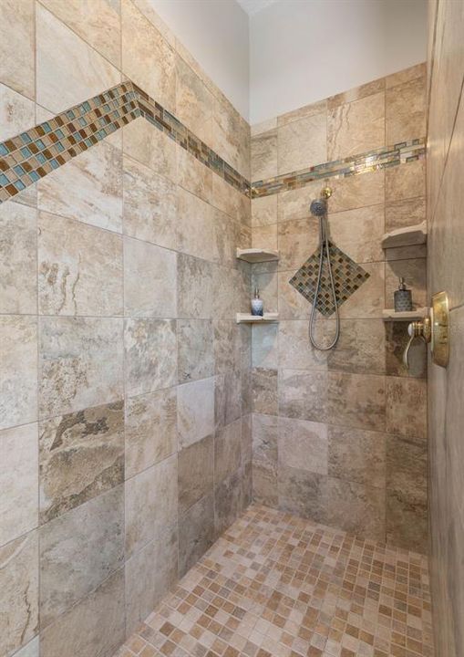 En Venta: $2,775,000 (5 camas, 4 baños, 4619 Pies cuadrados)