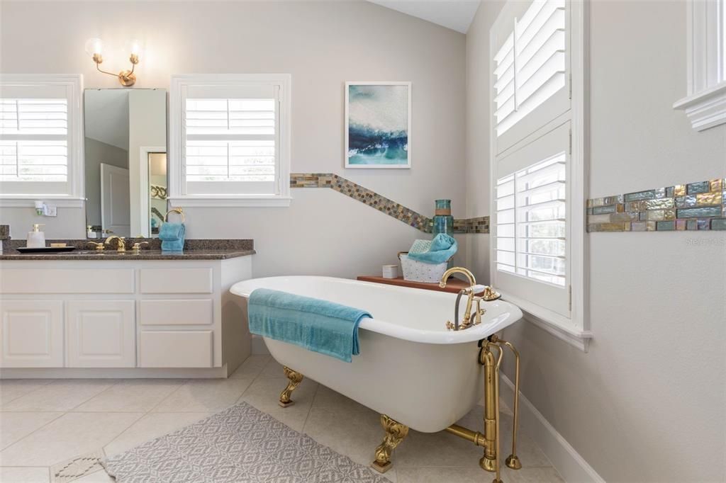 En Venta: $2,775,000 (5 camas, 4 baños, 4619 Pies cuadrados)