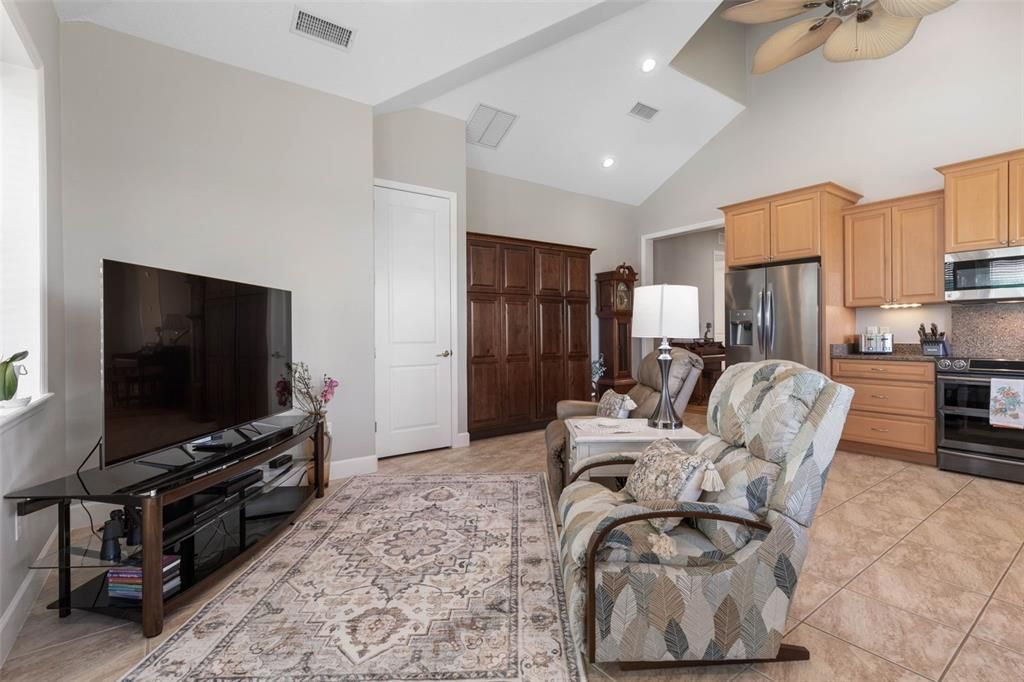 En Venta: $2,775,000 (5 camas, 4 baños, 4619 Pies cuadrados)