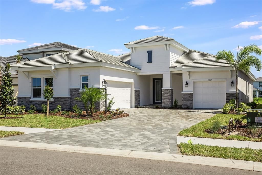 Недавно продано: $1,287,583 (4 спален, 4 ванн, 3651 Квадратных фут)