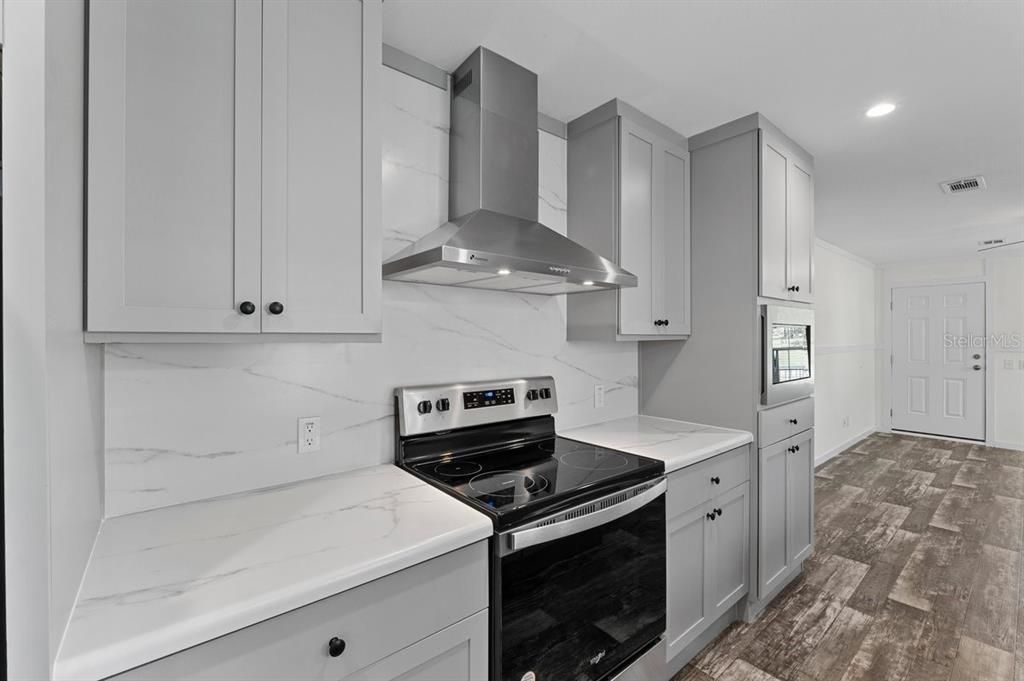 For Sale: $227,100 (3 beds, 2 baths, 1027 Square Feet)