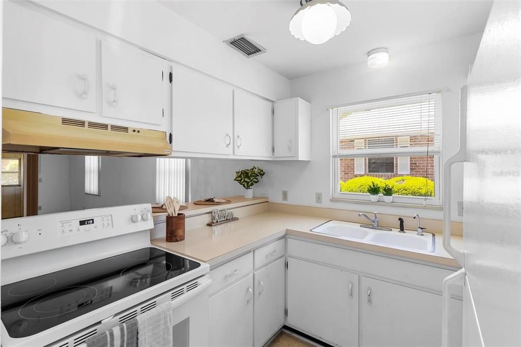 На продажу: $145,000 (2 спален, 1 ванн, 1056 Квадратных фут)