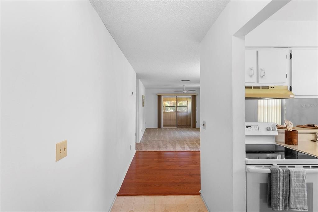 На продажу: $145,000 (2 спален, 1 ванн, 1056 Квадратных фут)