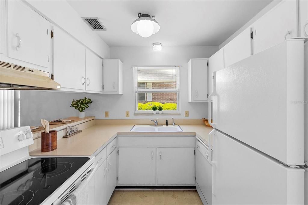 На продажу: $145,000 (2 спален, 1 ванн, 1056 Квадратных фут)