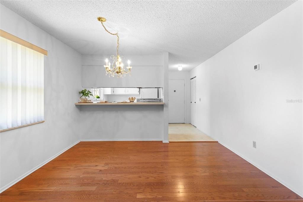 На продажу: $145,000 (2 спален, 1 ванн, 1056 Квадратных фут)