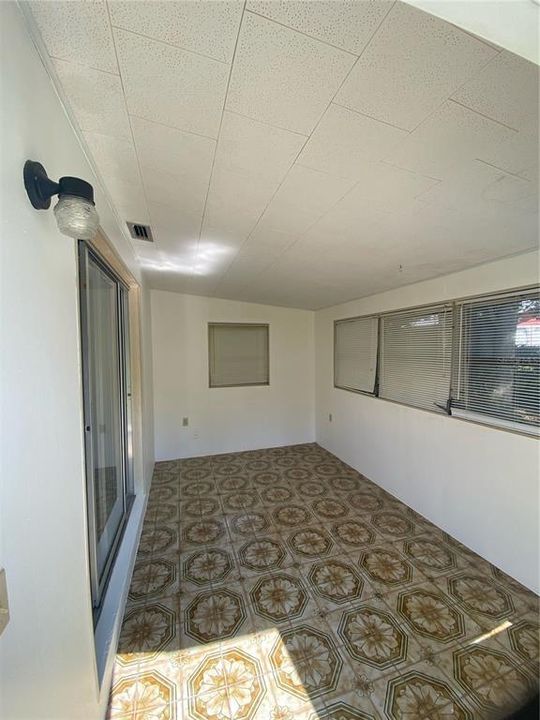 На продажу: $145,000 (2 спален, 1 ванн, 1056 Квадратных фут)