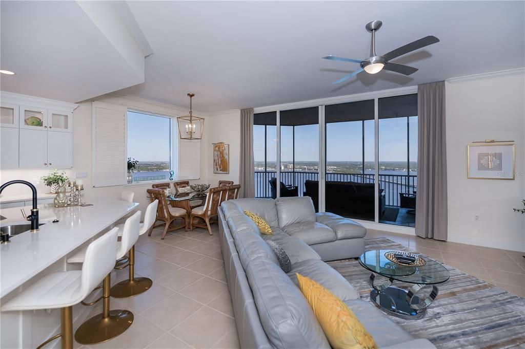 En Venta: $1,250,000 (3 camas, 2 baños, 2230 Pies cuadrados)