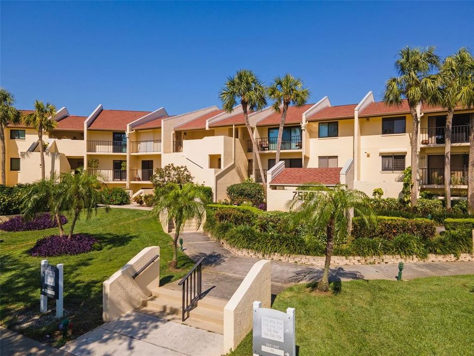 For Sale: $350,000 (2 beds, 2 baths, 1280 Square Feet)