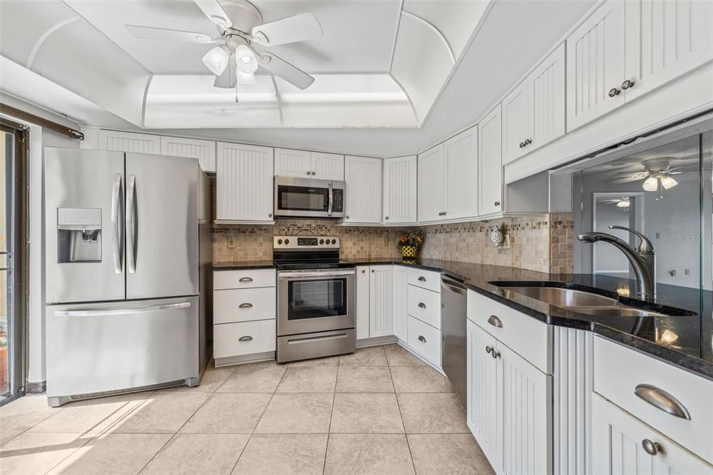 For Sale: $350,000 (2 beds, 2 baths, 1280 Square Feet)