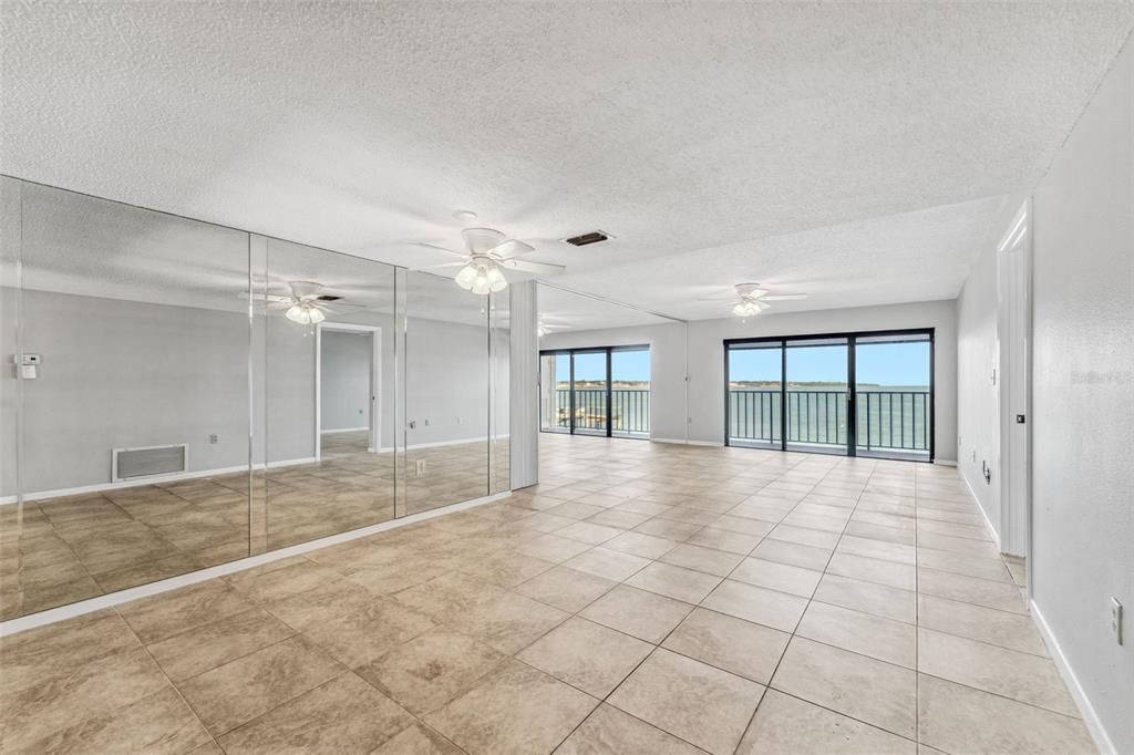 For Sale: $350,000 (2 beds, 2 baths, 1280 Square Feet)