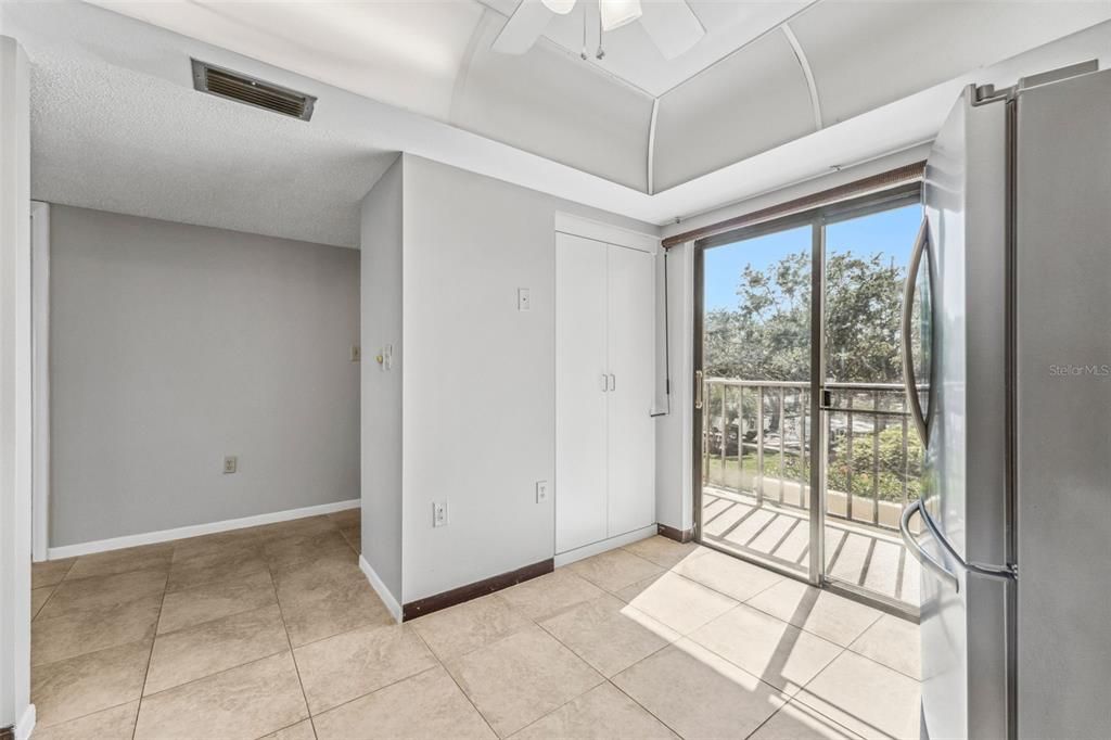 For Sale: $350,000 (2 beds, 2 baths, 1280 Square Feet)