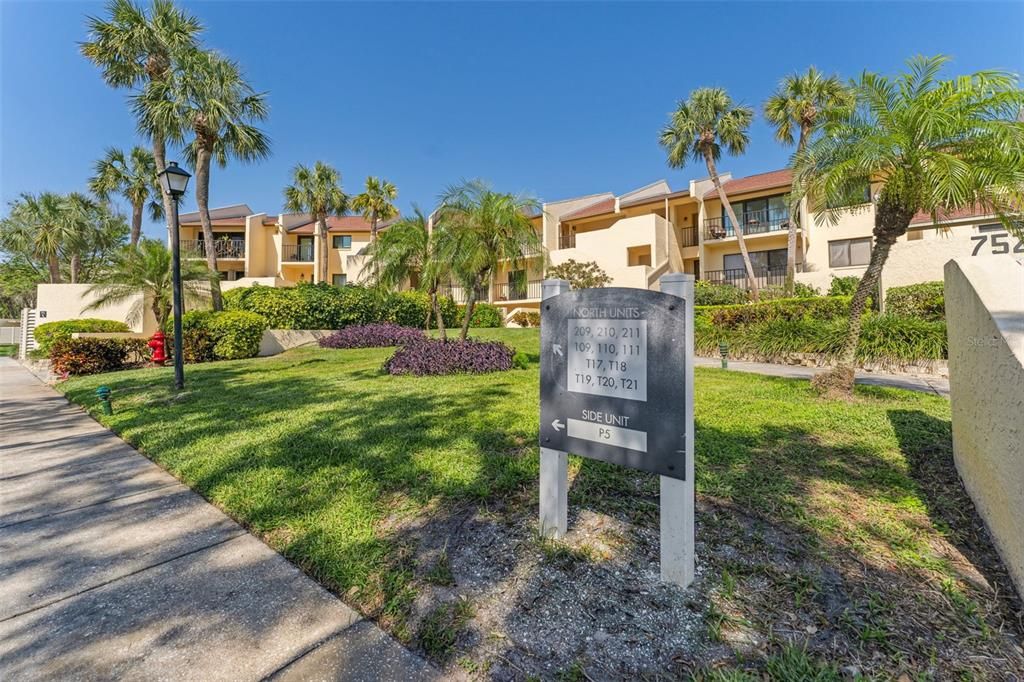 For Sale: $350,000 (2 beds, 2 baths, 1280 Square Feet)