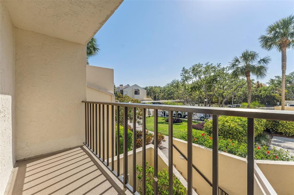 For Sale: $350,000 (2 beds, 2 baths, 1280 Square Feet)