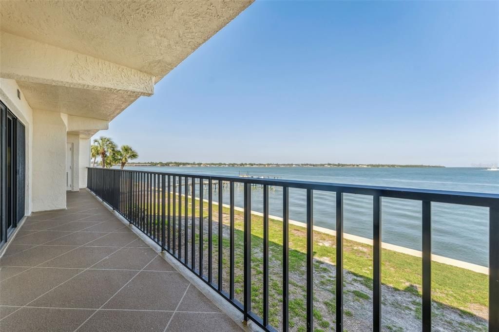 For Sale: $350,000 (2 beds, 2 baths, 1280 Square Feet)