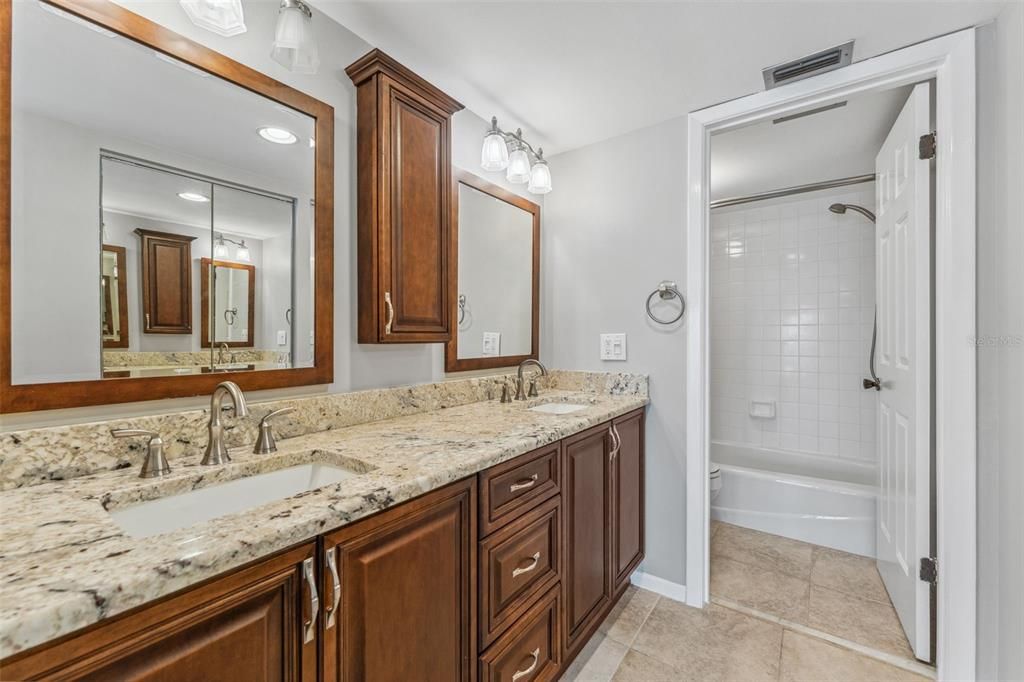 For Sale: $350,000 (2 beds, 2 baths, 1280 Square Feet)