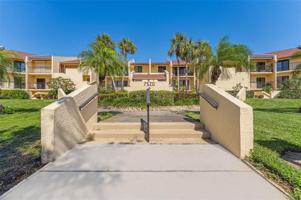 For Sale: $350,000 (2 beds, 2 baths, 1280 Square Feet)