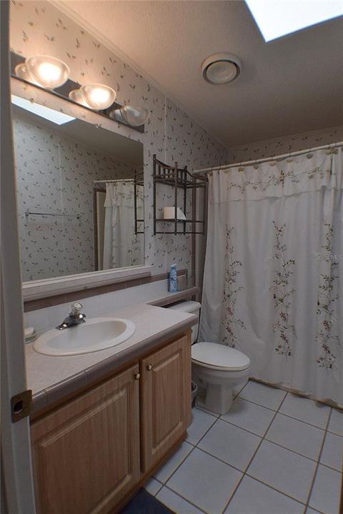 待售: $175,000 (2 贝兹, 2 浴室, 1296 平方英尺)