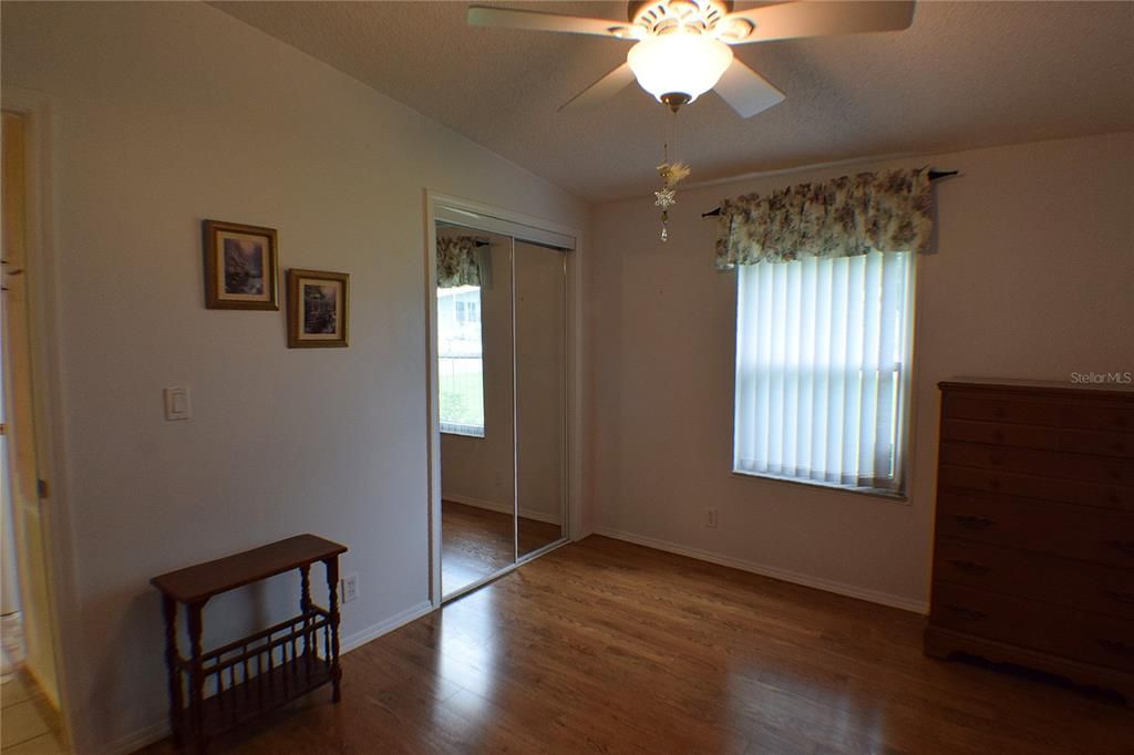 待售: $175,000 (2 贝兹, 2 浴室, 1296 平方英尺)