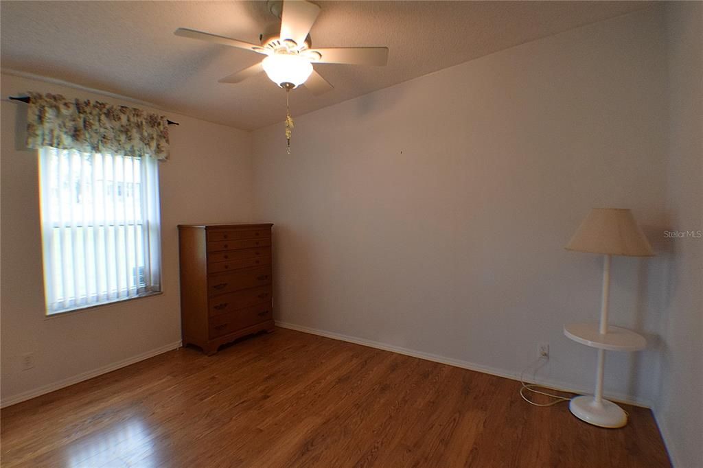 待售: $175,000 (2 贝兹, 2 浴室, 1296 平方英尺)