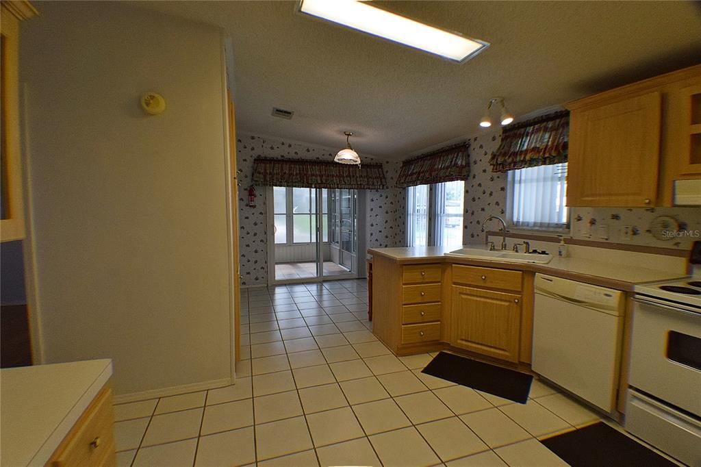 待售: $175,000 (2 贝兹, 2 浴室, 1296 平方英尺)