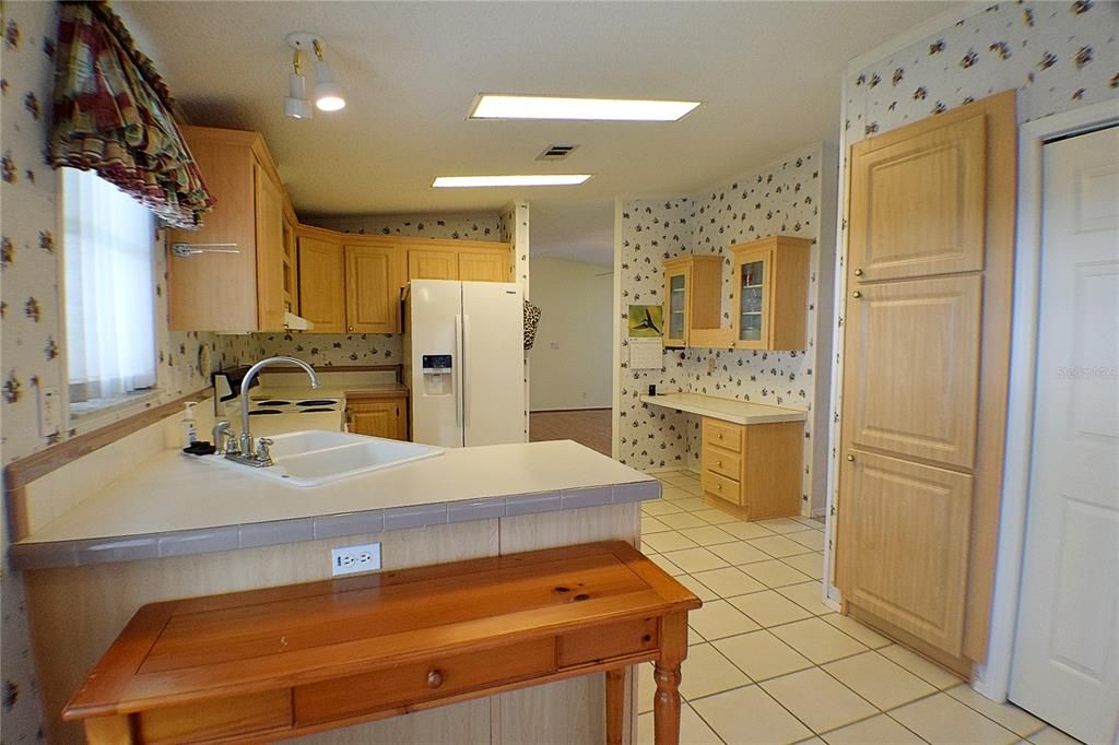 待售: $175,000 (2 贝兹, 2 浴室, 1296 平方英尺)