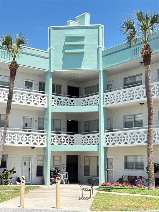 Recently Rented: $1,700 (2 beds, 2 baths, 1100 Square Feet)