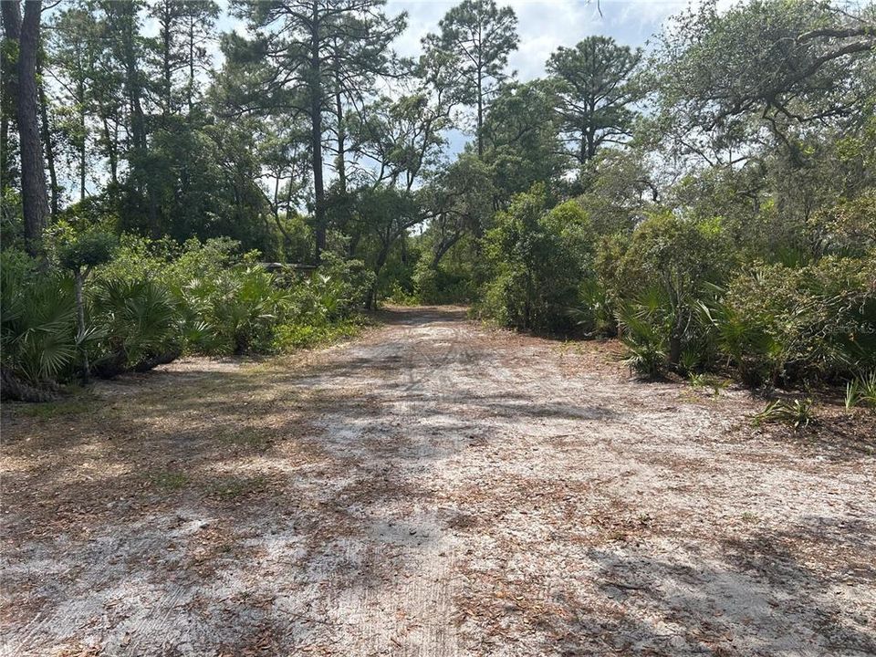 最近售出: $42,500 (0.26 acres)