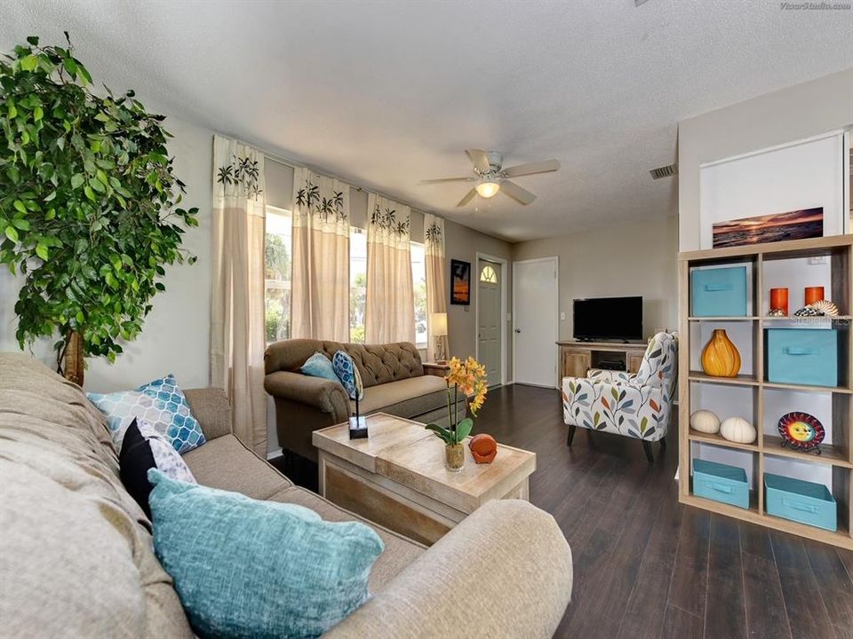 В аренду: $12,600 (2 спален, 2 ванн, 1144 Квадратных фут)