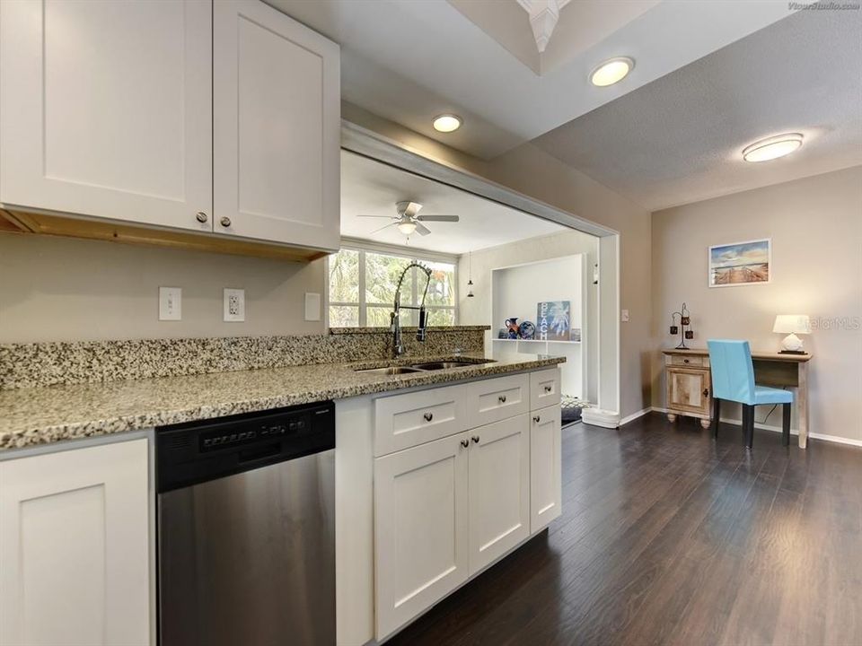 В аренду: $12,600 (2 спален, 2 ванн, 1144 Квадратных фут)