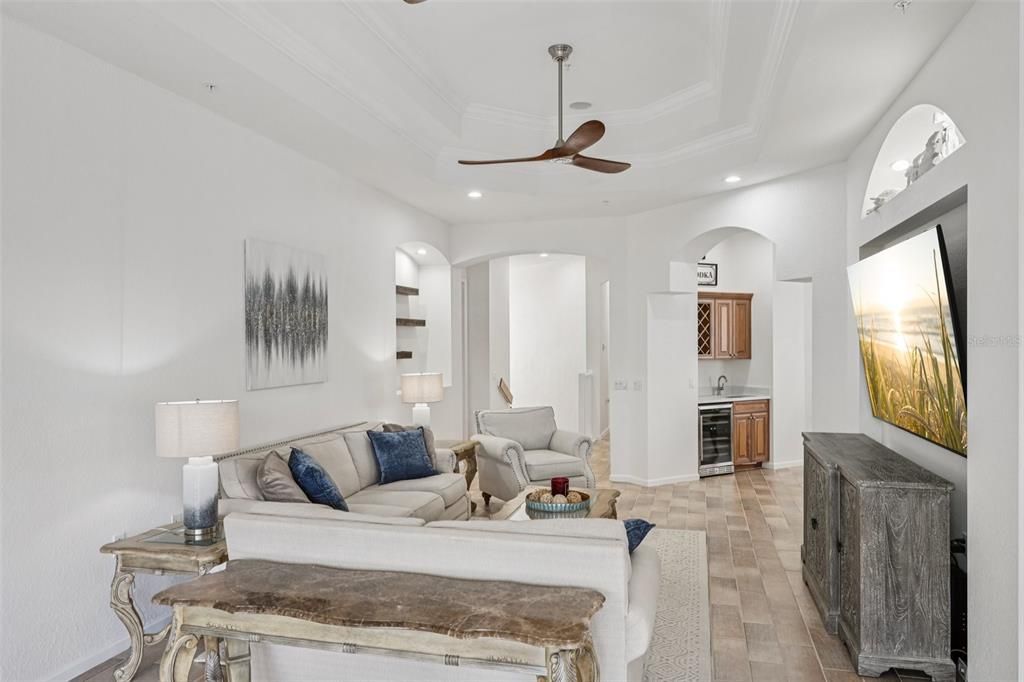 En Venta: $879,000 (3 camas, 2 baños, 2134 Pies cuadrados)