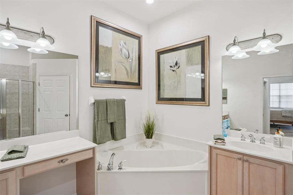 En Venta: $879,000 (3 camas, 2 baños, 2134 Pies cuadrados)