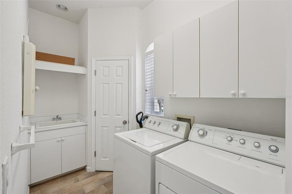 En Venta: $879,000 (3 camas, 2 baños, 2134 Pies cuadrados)