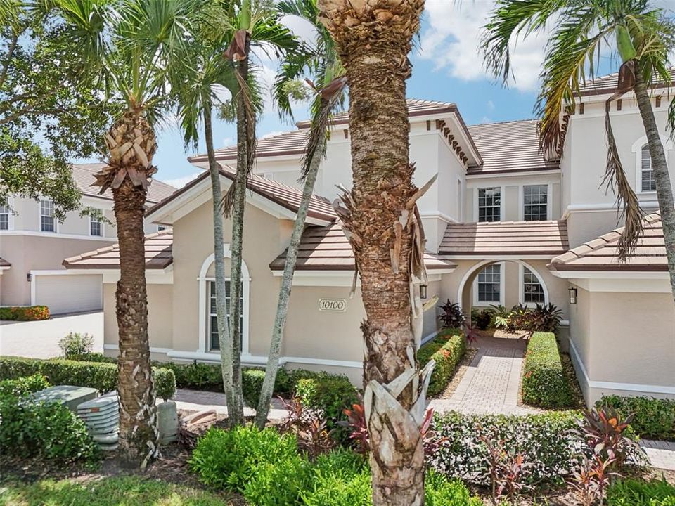 En Venta: $879,000 (3 camas, 2 baños, 2134 Pies cuadrados)