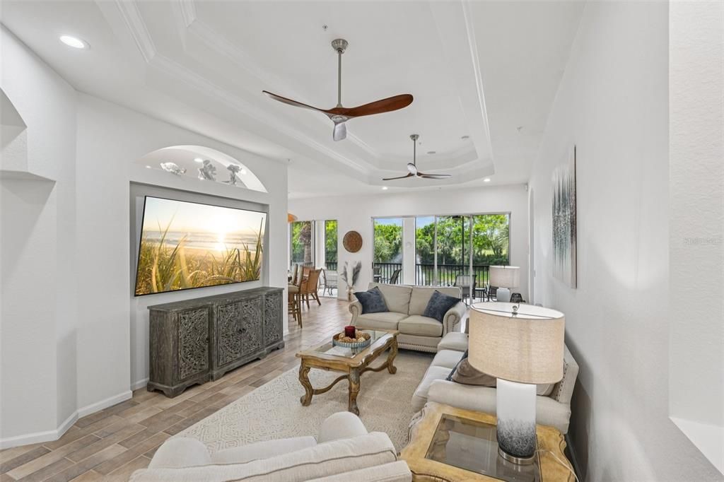 En Venta: $879,000 (3 camas, 2 baños, 2134 Pies cuadrados)