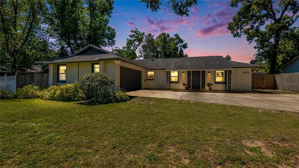 Recently Sold: $375,000 (4 beds, 2 baths, 1566 Square Feet)