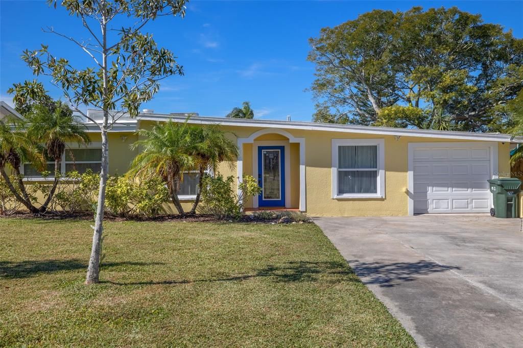 Recently Sold: $595,000 (3 beds, 2 baths, 1848 Square Feet)