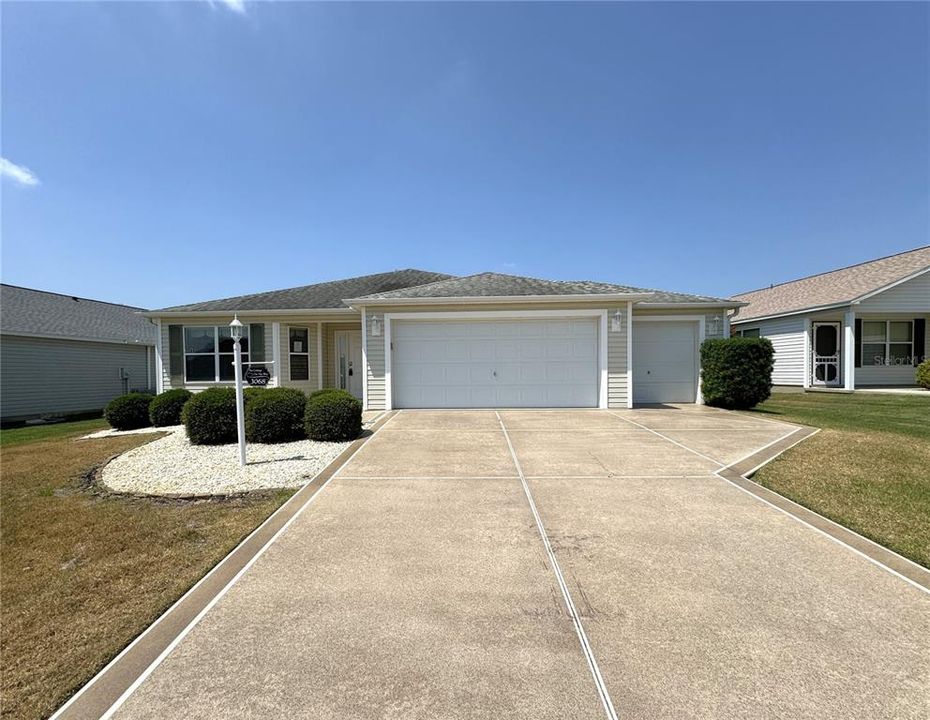 Recently Rented: $2,100 (3 beds, 2 baths, 1542 Square Feet)