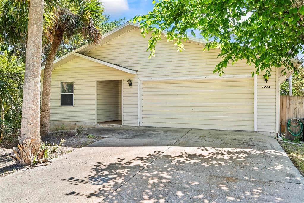 Recently Sold: $360,000 (2 beds, 2 baths, 1375 Square Feet)