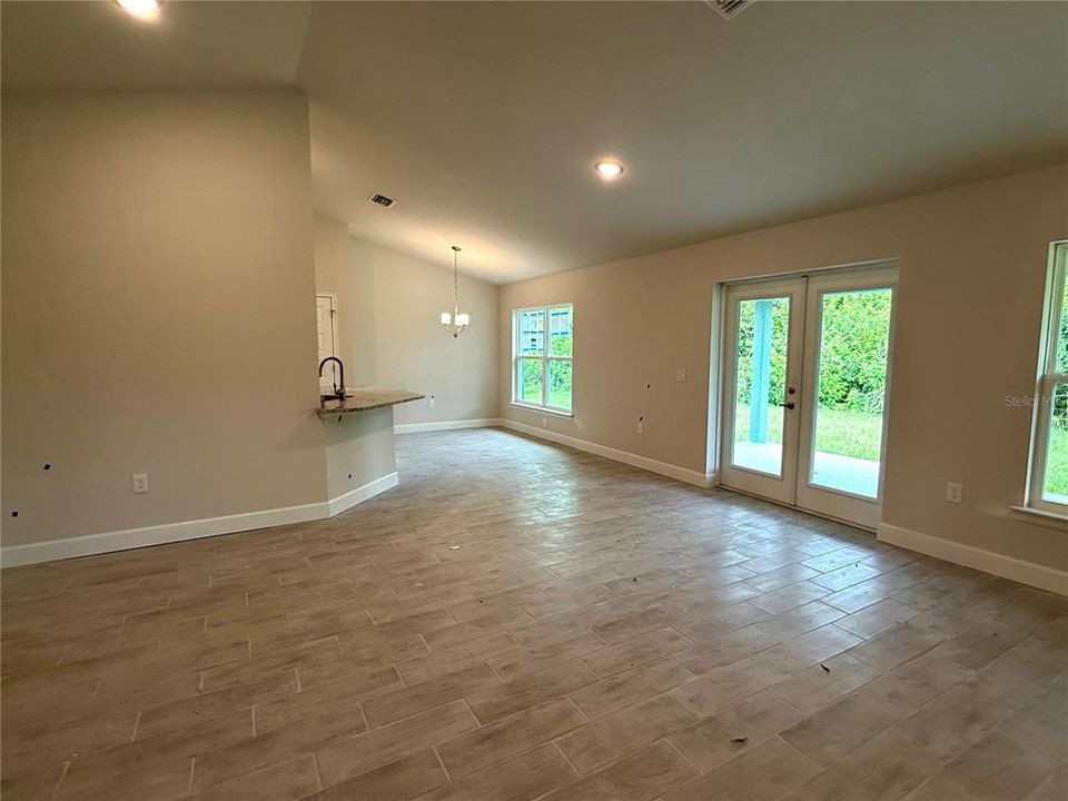 For Sale: $358,700 (3 beds, 2 baths, 2010 Square Feet)