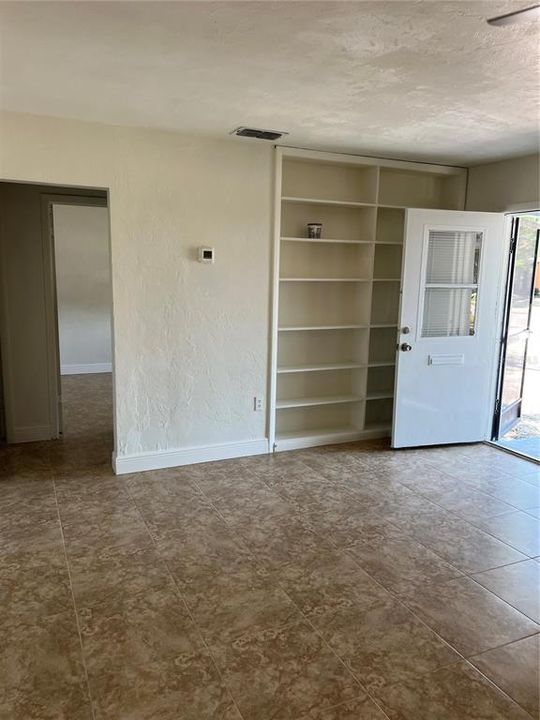 For Sale: $299,900 (5 beds, 0 baths, 1760 Square Feet)