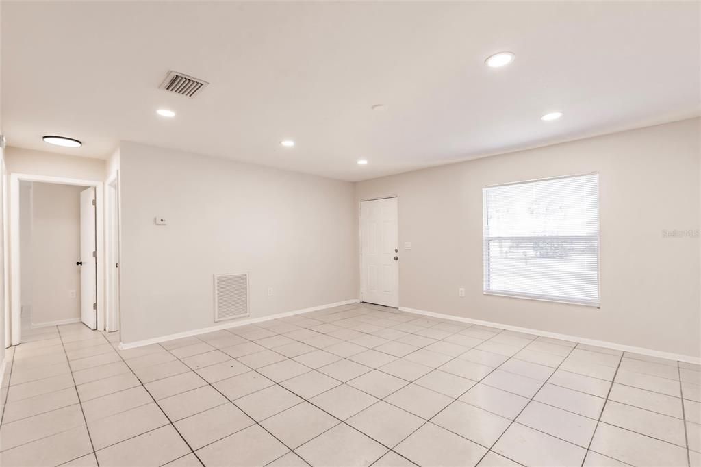 En Venta: $349,000 (5 camas, 0 baños, 2340 Pies cuadrados)