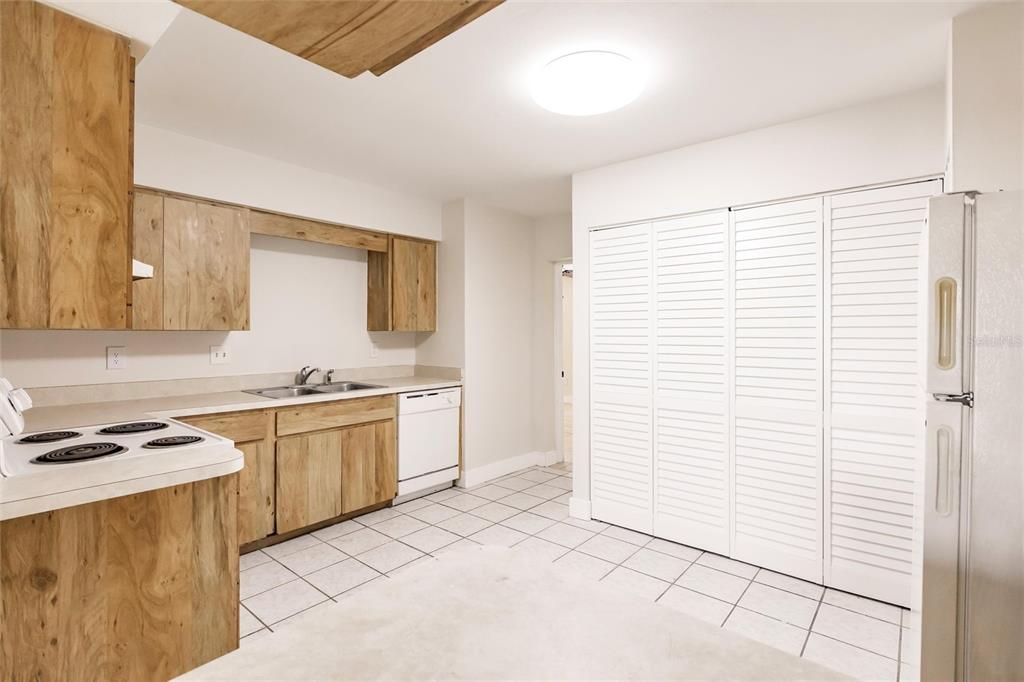 En Venta: $349,000 (5 camas, 0 baños, 2340 Pies cuadrados)