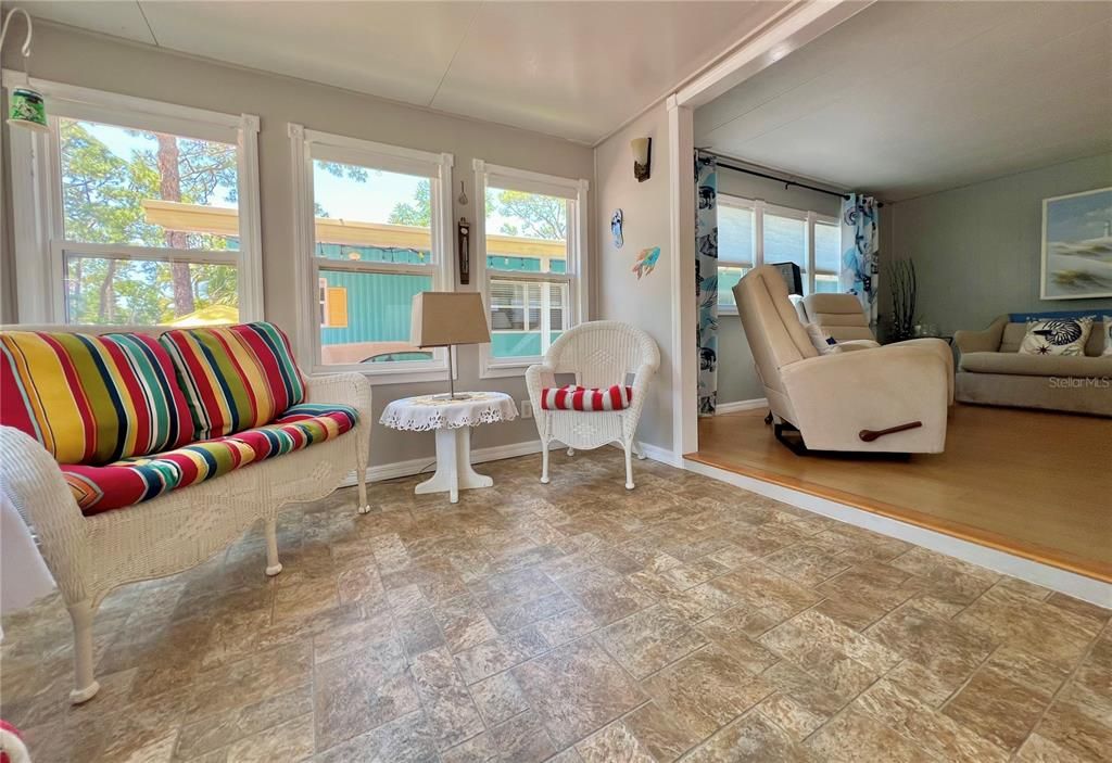 На продажу: $129,900 (2 спален, 2 ванн, 1080 Квадратных фут)