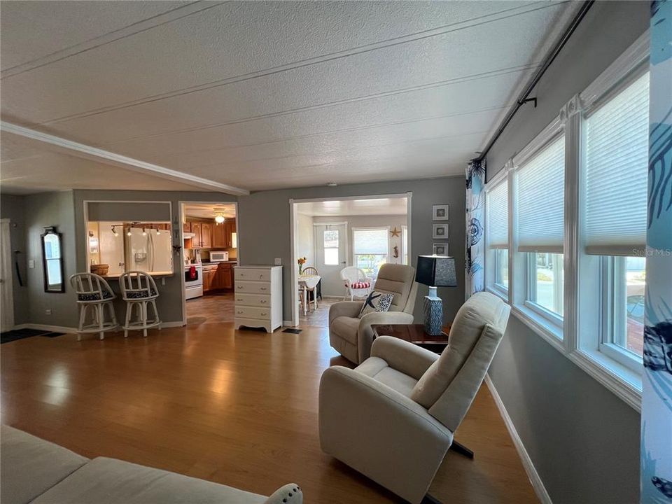 На продажу: $129,900 (2 спален, 2 ванн, 1080 Квадратных фут)