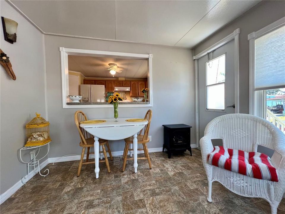 На продажу: $129,900 (2 спален, 2 ванн, 1080 Квадратных фут)